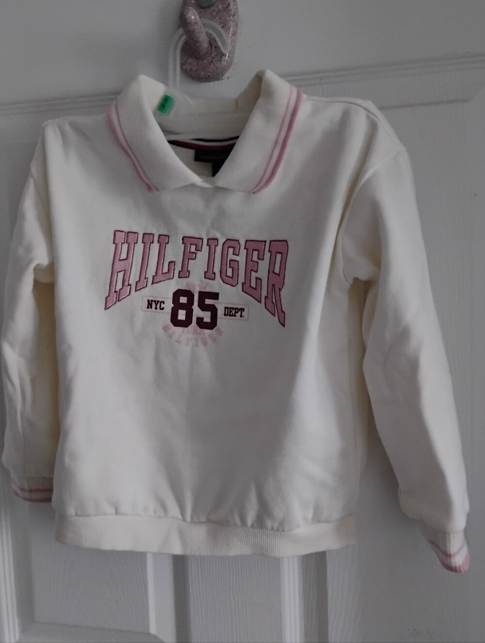 🩷 2/$27 Tommy Hilfiger Kids Cream Sweatshirt with Pink Lettering